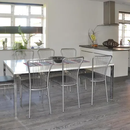 Outrup I Semesterbostad *